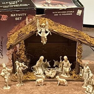Rare Vintage Nativity  Wooden Stable only . Kmart in original bx